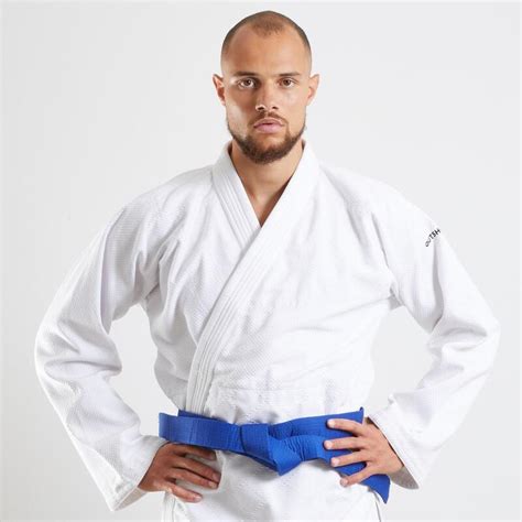 Judo és aikido ruházat és felszerelés .